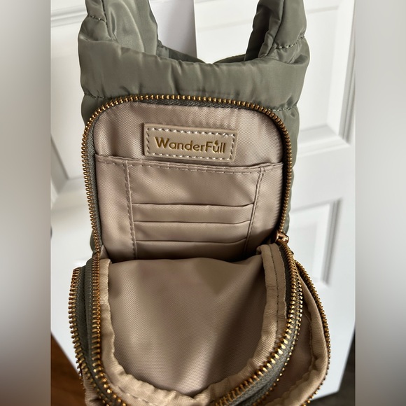 Wanderfull Quilted Sage Crossbody Convertible Hydrobag Waterbottle Purse NWT - Picture 15 of 16